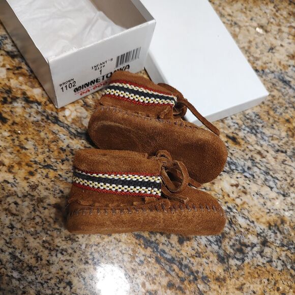 Minnetonka Moccasins Suede Braid Bootie Brown Infant Size 1 Boots NWB - Picture 3 of 5